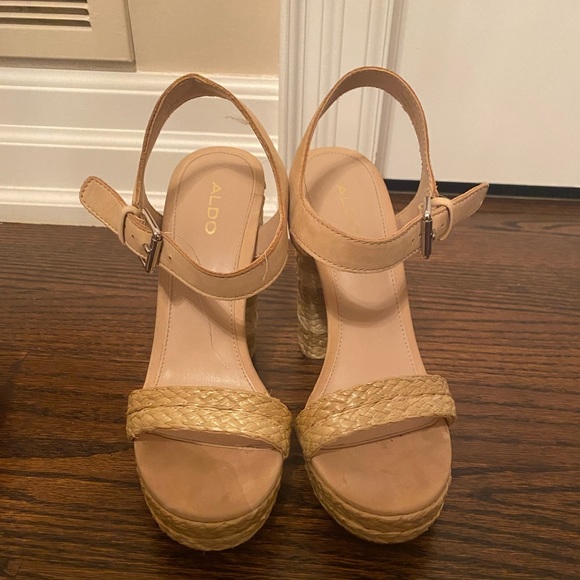 Also chunky heel in nude - Picture 1 of 5